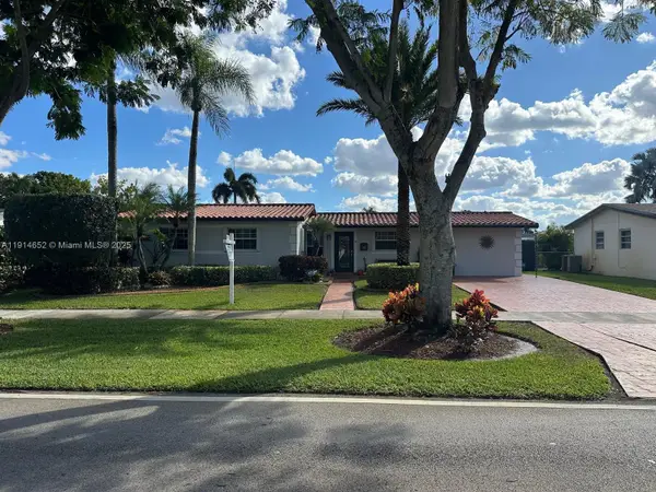 8530 NW 178th St, Hialeah, FL 33015