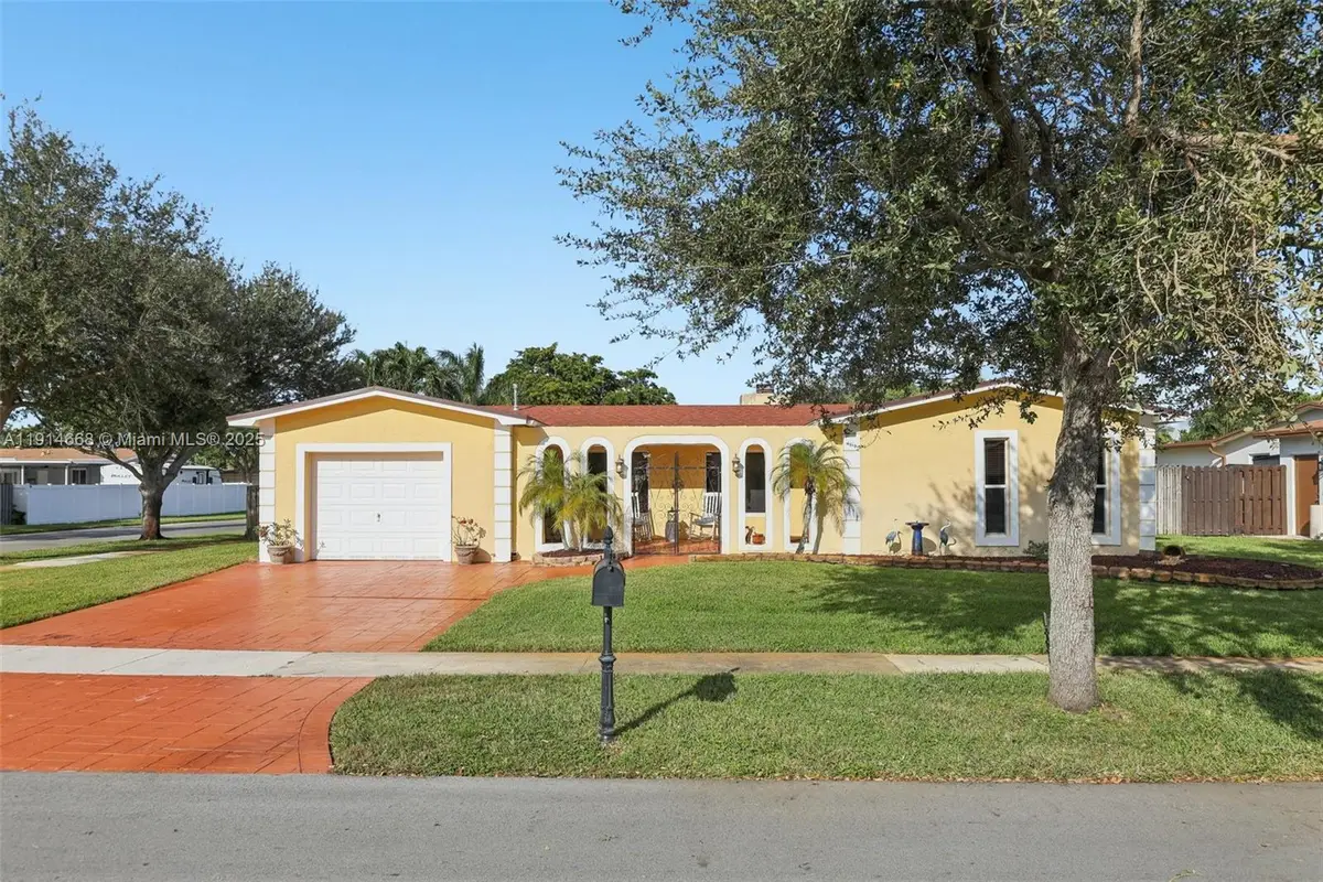 10941 NW 18th St, Pembroke Pines, FL 33026 - Image #1