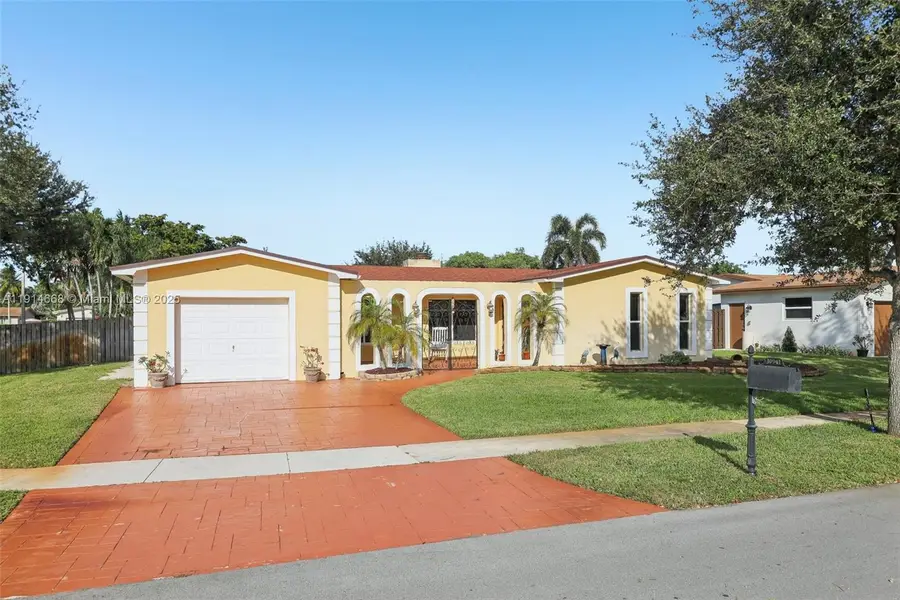 10941 NW 18th St, Pembroke Pines, FL 33026 - Image #2