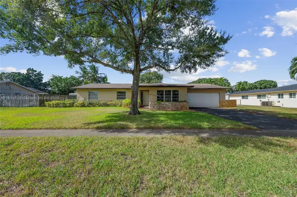 1561 SW 72nd Ave, Plantation, FL 33317