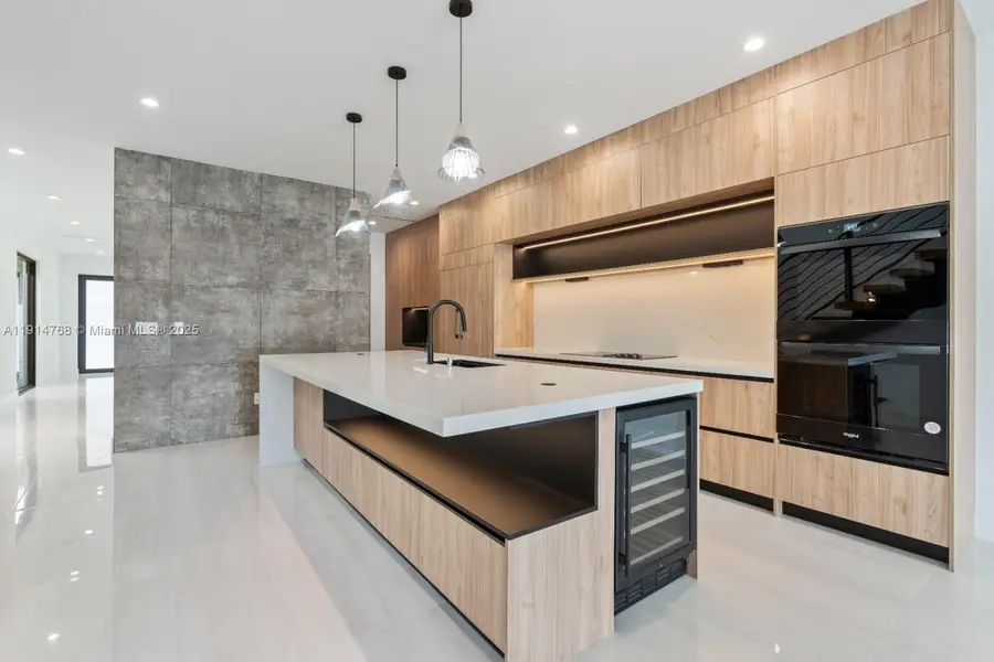 205 NE 17th Ave, Fort Lauderdale, FL 33301 - Image #2