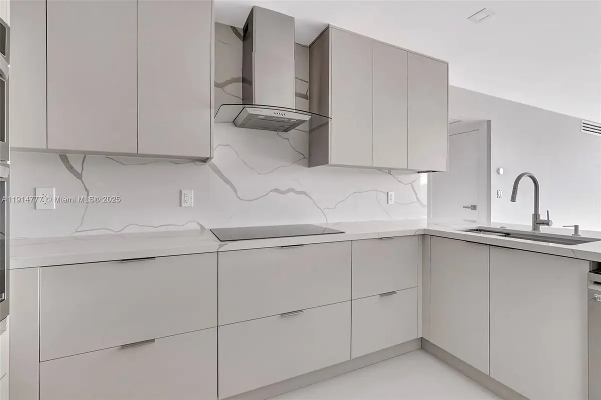 20379 W Country Club Dr #1233, Aventura, FL 33180 - Image #1