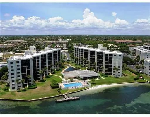 19800 Sandpointe Bay Dr #802, Tequesta, FL 33469