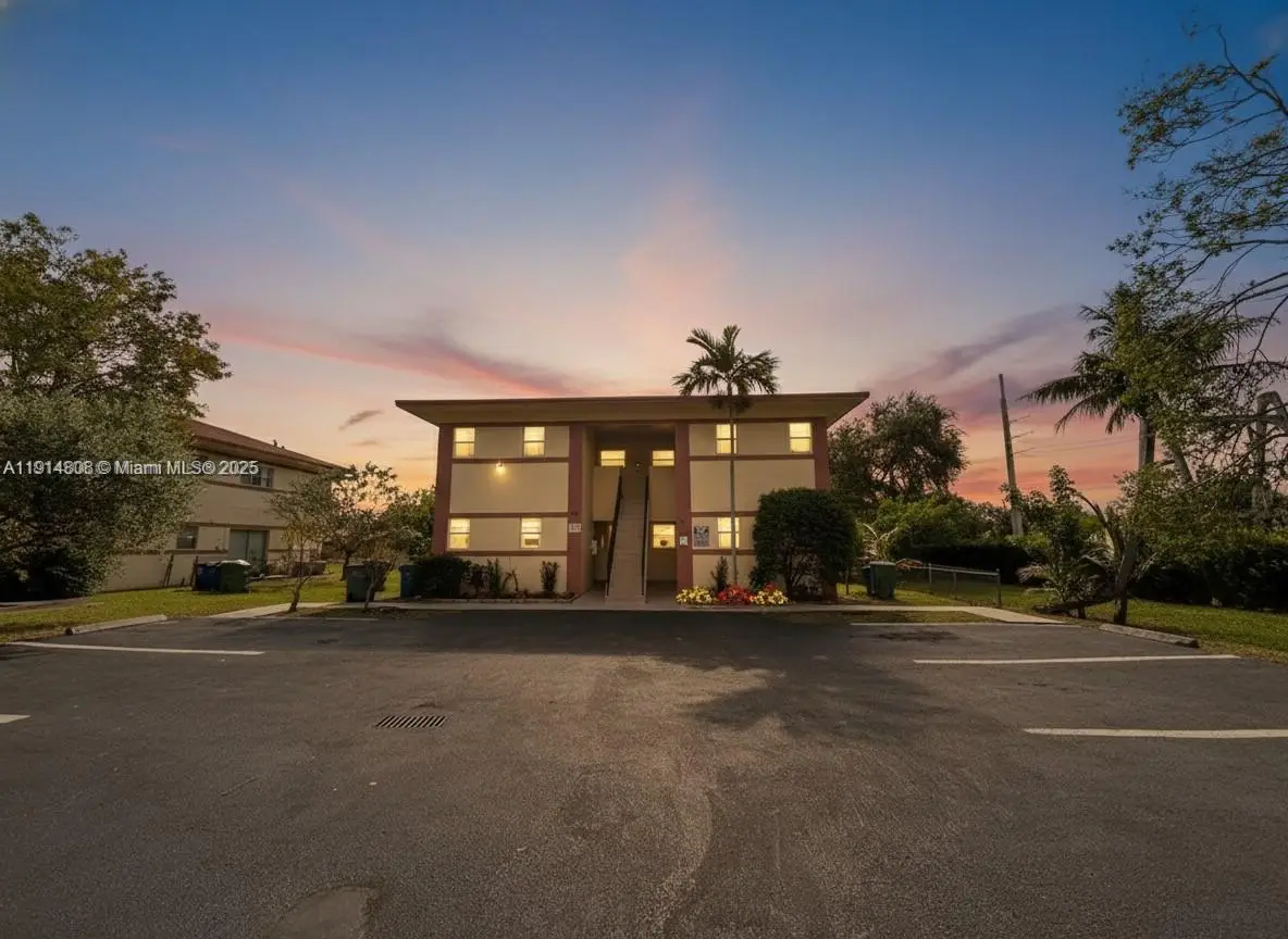 825 SW 10th St, Hallandale Beach, FL 33009 - #1