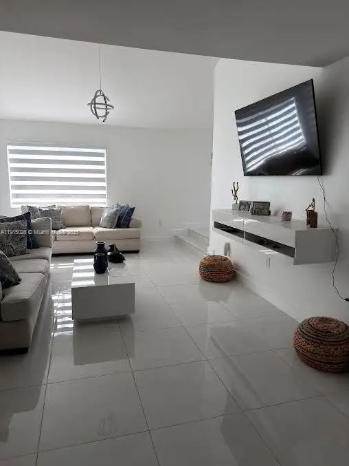 733 SW 99th Ct Cir, Miami, FL 33174 - Image #2