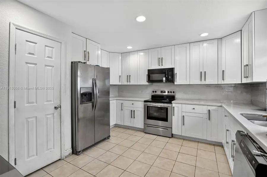 2920 NW 9th Pl, Fort Lauderdale, FL 33311 - Image #2