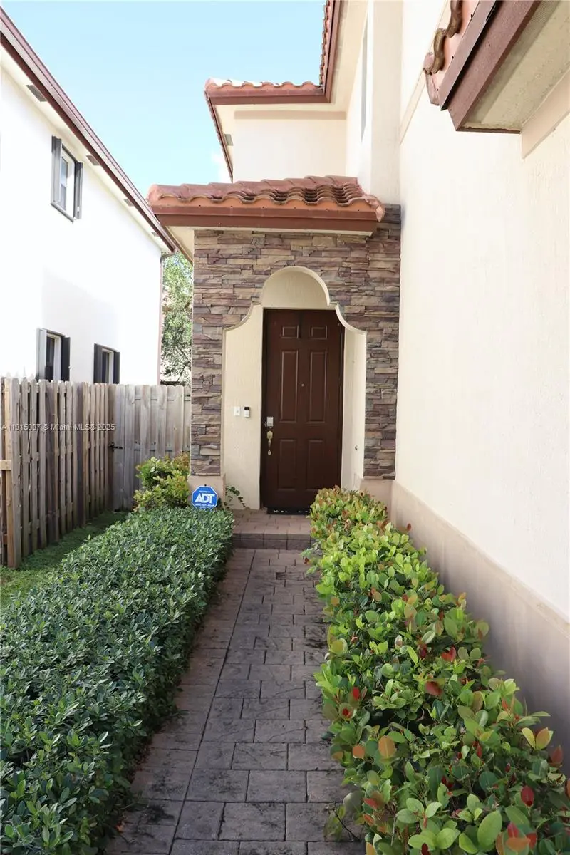 517 SE 34th Ter, Homestead, FL 33033 - Image #2