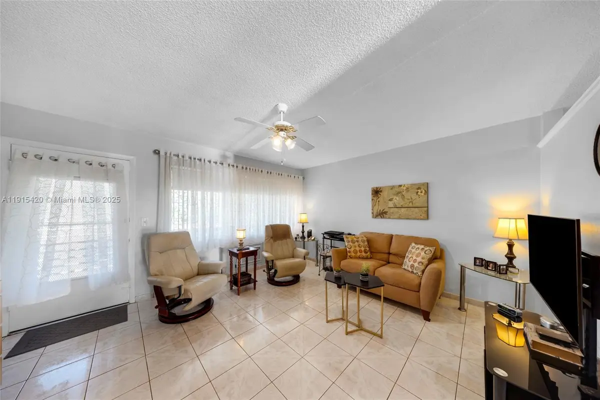 900 SW 10th Ter #14S, Hallandale Beach, FL 33009 - Image #1