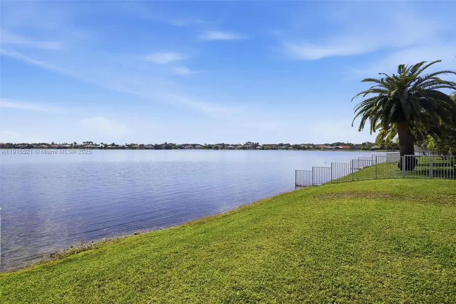 19372 NW 24th Pl, Pembroke Pines, FL 33029 - Image #2