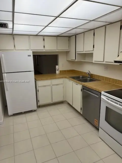 400 Commodore Dr #108, Plantation, FL 33325 - Image #3