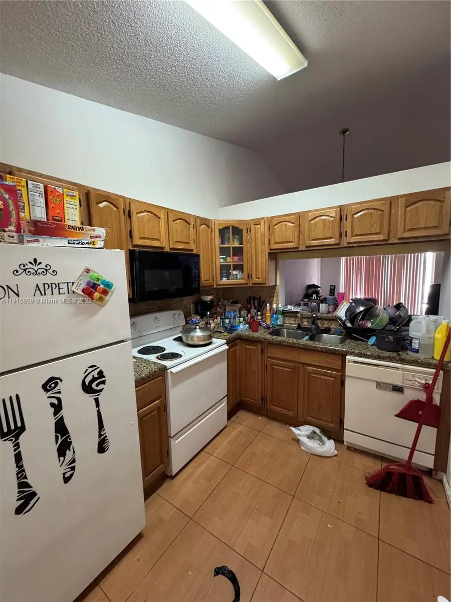 2421 NW 56th Ave #2-202, Lauderhill, FL 33313 - Image #2