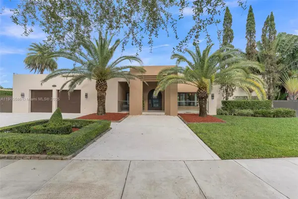 7261 W Troon Cir, Miami Lakes, FL 33014