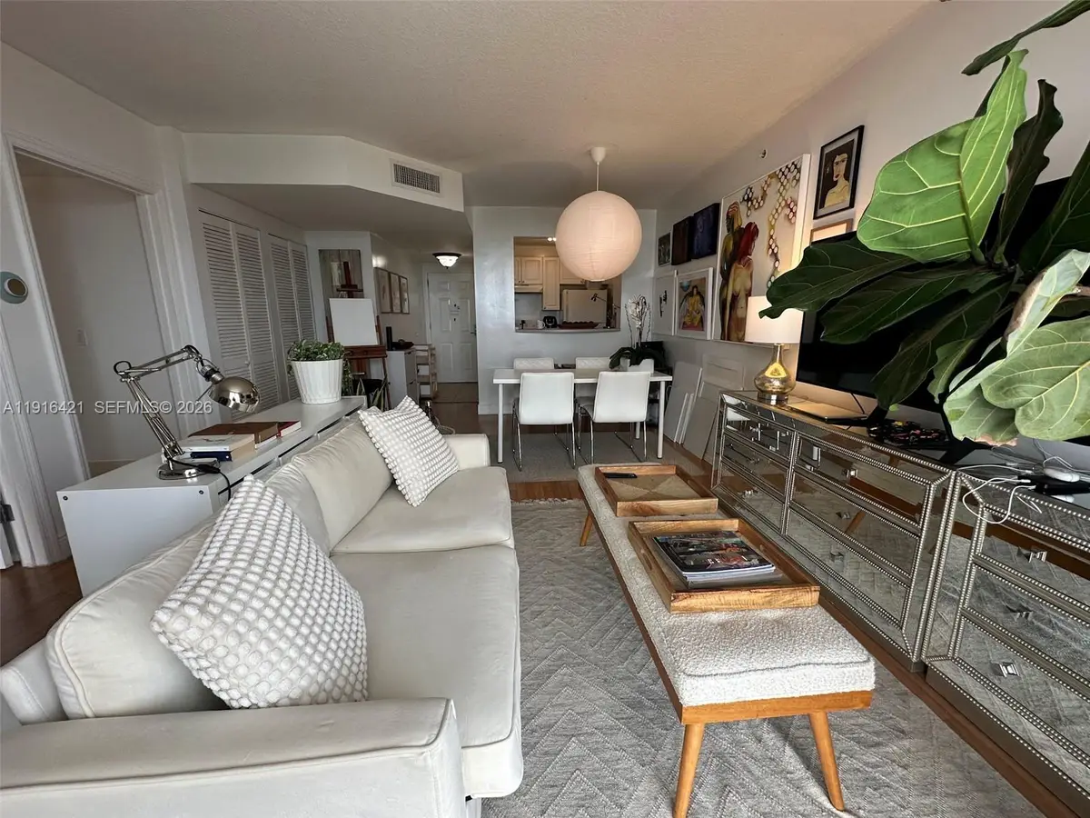 900 SW 8th St #1010, Miami, FL 33130 - Image #1