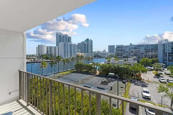 1000 Parkview Dr #518, Hallandale Beach, FL 33009