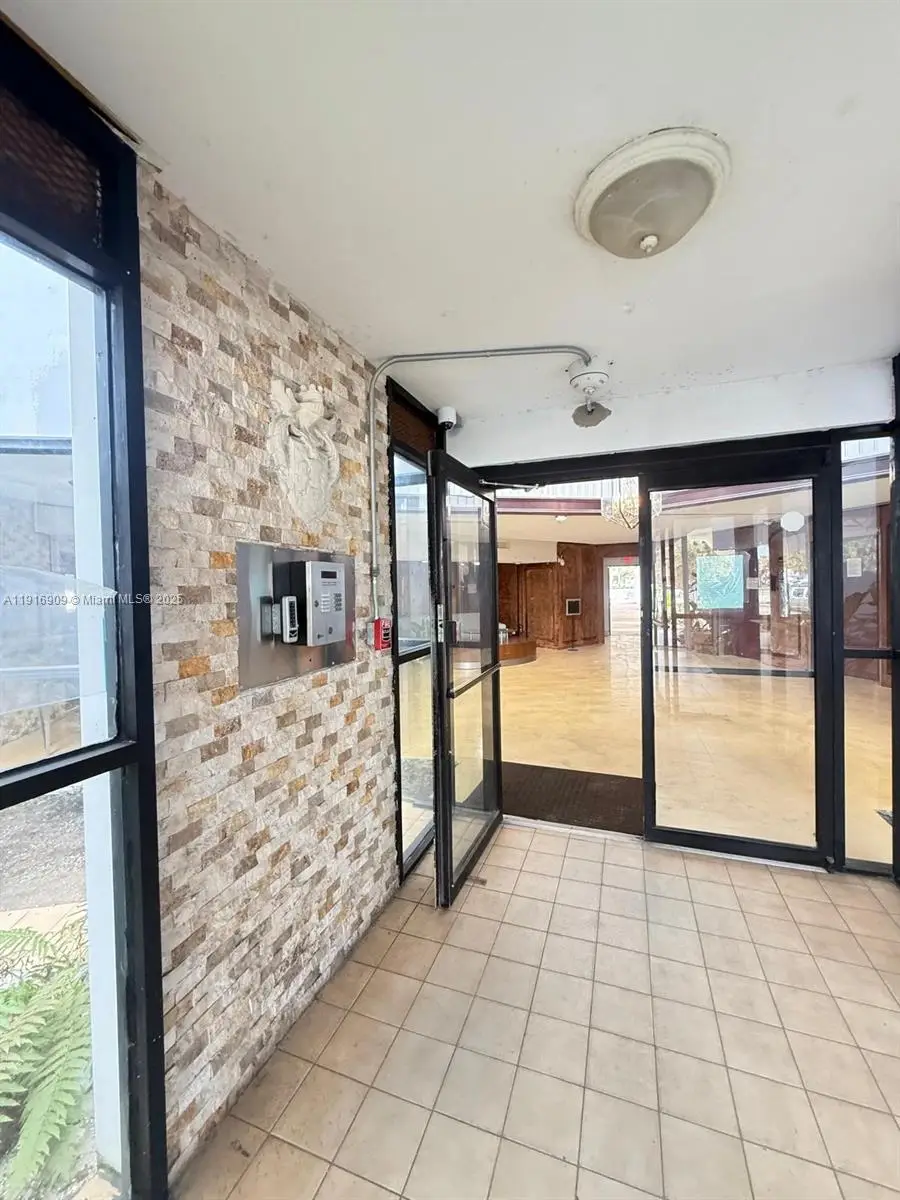 2025 NE 164th St #605, North Miami Beach, FL 33162 - Image #3