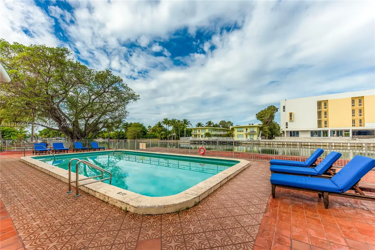 1255 Marseille Dr #125, Miami Beach, FL 33141 - Image #1