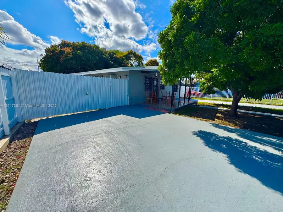 830 SE 7th Pl, Hialeah, FL 33010 - Image #2