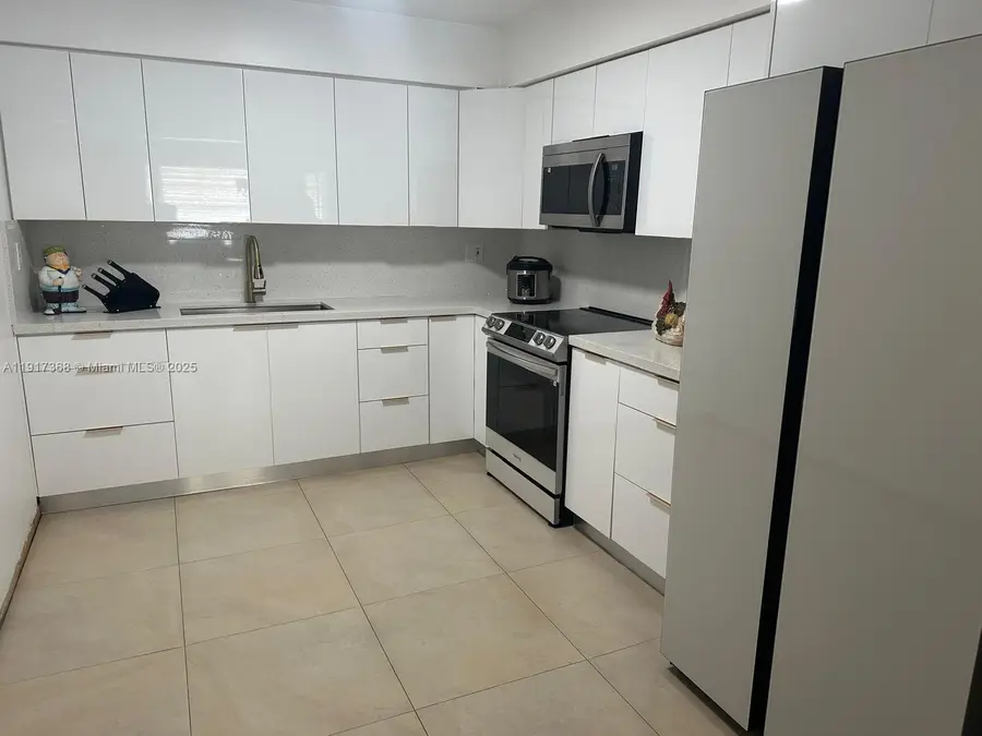 1720 SW 87th Ave, Miami, FL 33165 - Image #2