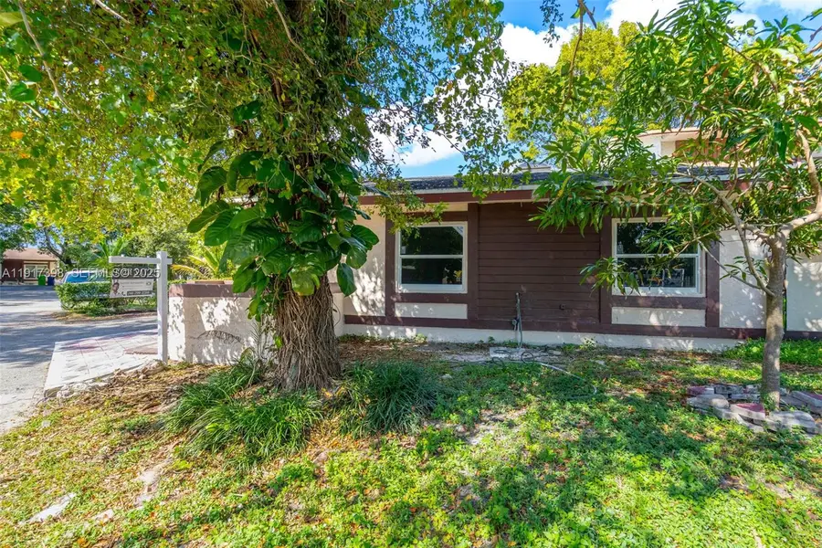 6211 NW 26th Ct, Sunrise, FL 33313 - Image #3