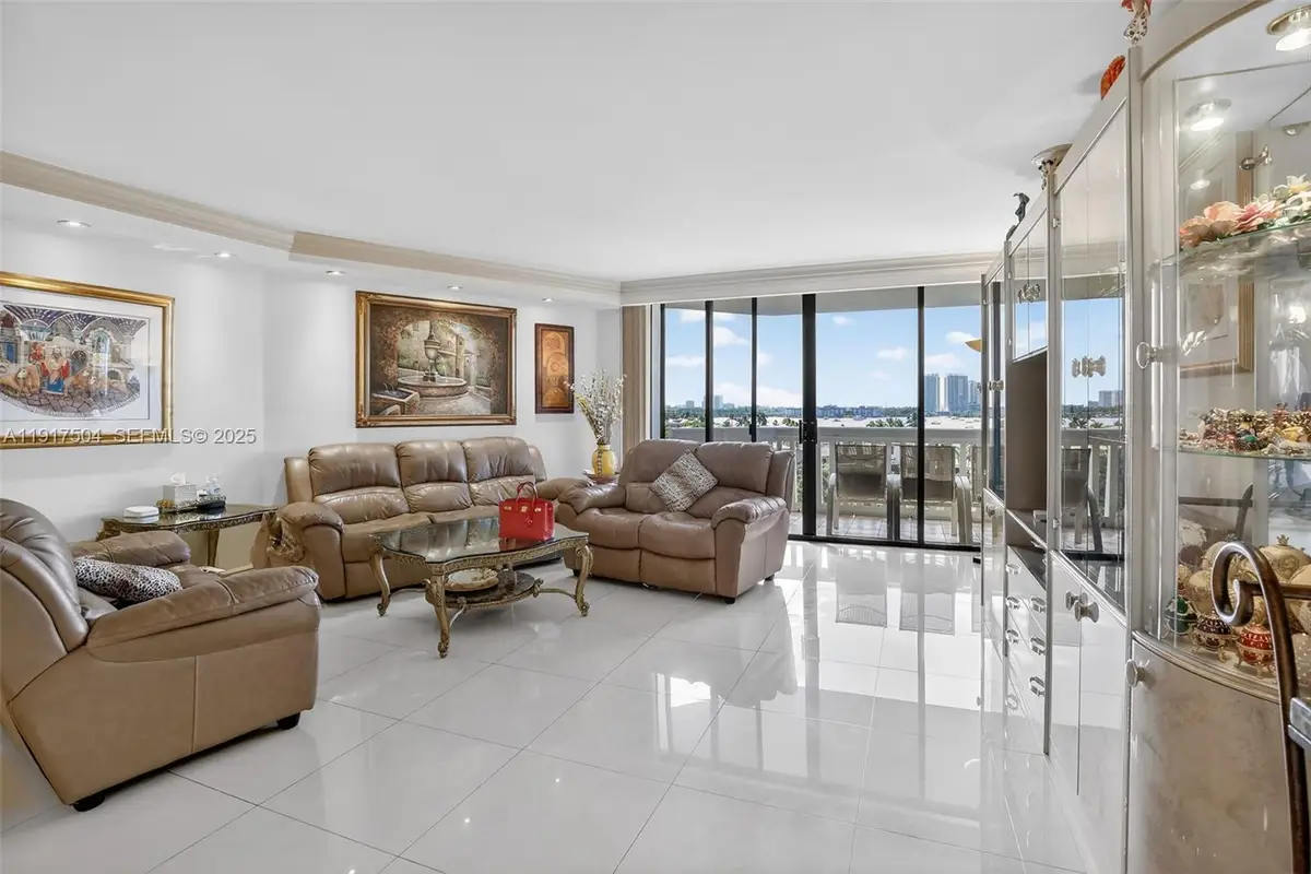 1000 W Island Blvd #602, Aventura, FL 33160 - Image #1