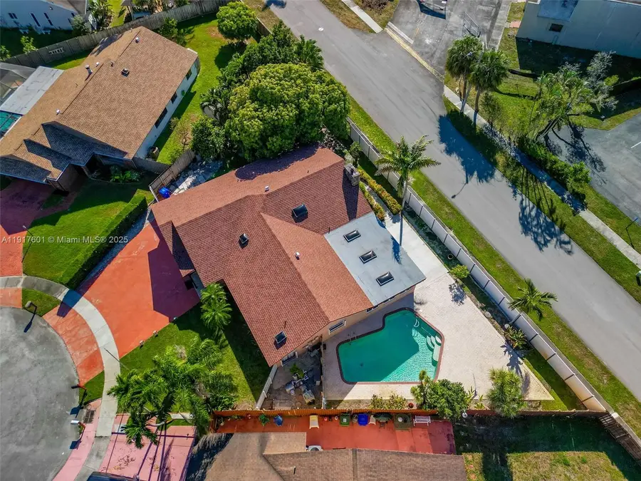 8920 NW 15th St, Pembroke Pines, FL 33024 - Image #2