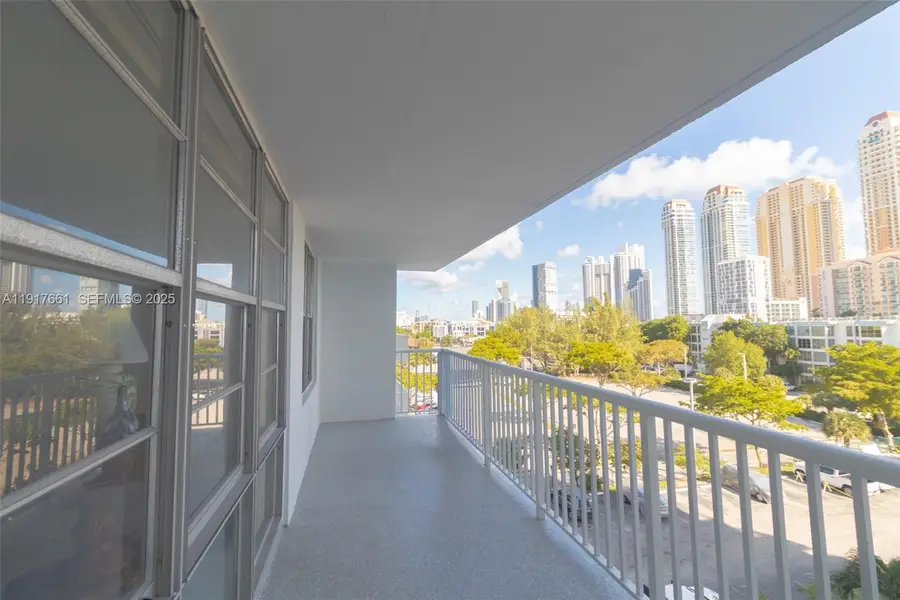 231 174th St #617, Sunny Isles Beach, FL 33160 - #2