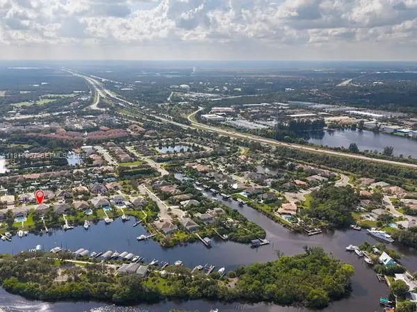 585 SW Yacht Basin Way, Stuart, FL 34997