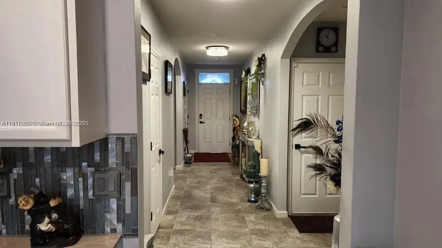 2271 SW Arlington Dr Sw, Vero Beach, FL 32968 - Image #2