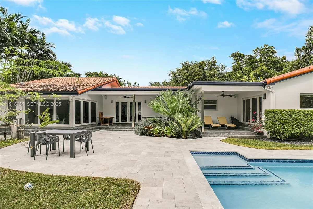 259 E Shore Dr, Miami, FL 33133 - Image #1