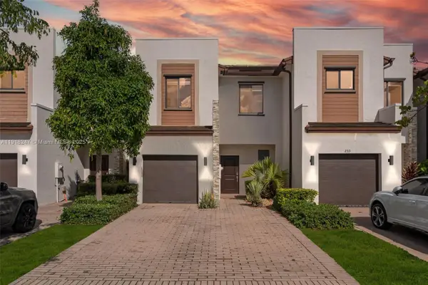 245 NE 210th St, Miami, FL 33179