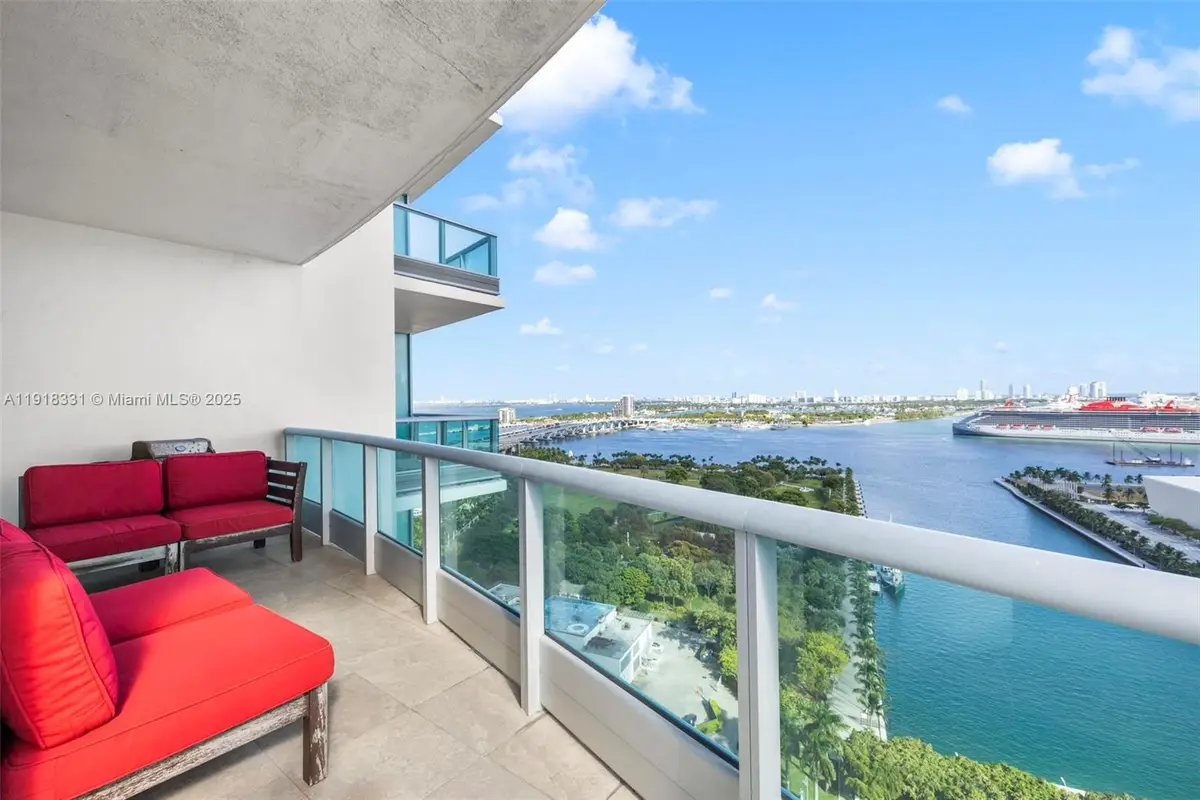 900 Biscayne Blvd #2401, Miami, FL 33132 - Image #1