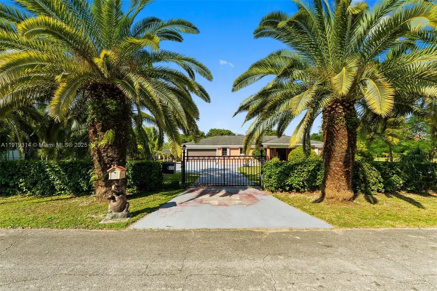 19511 SW 214th St, Miami, FL 33187 - #2