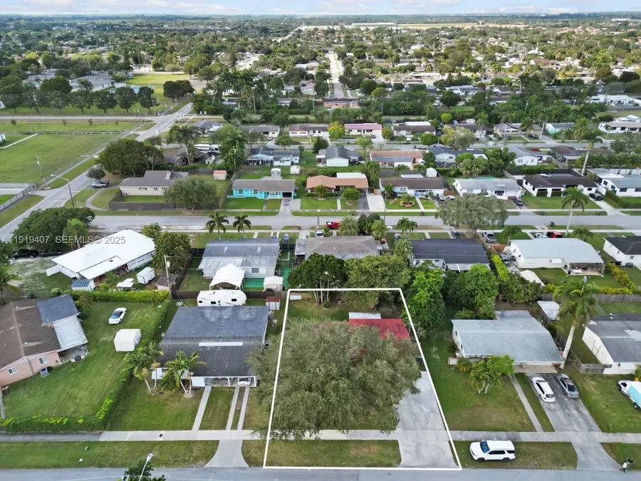 1562 NW 8th Ave, Homestead, FL 33030 - Image #2