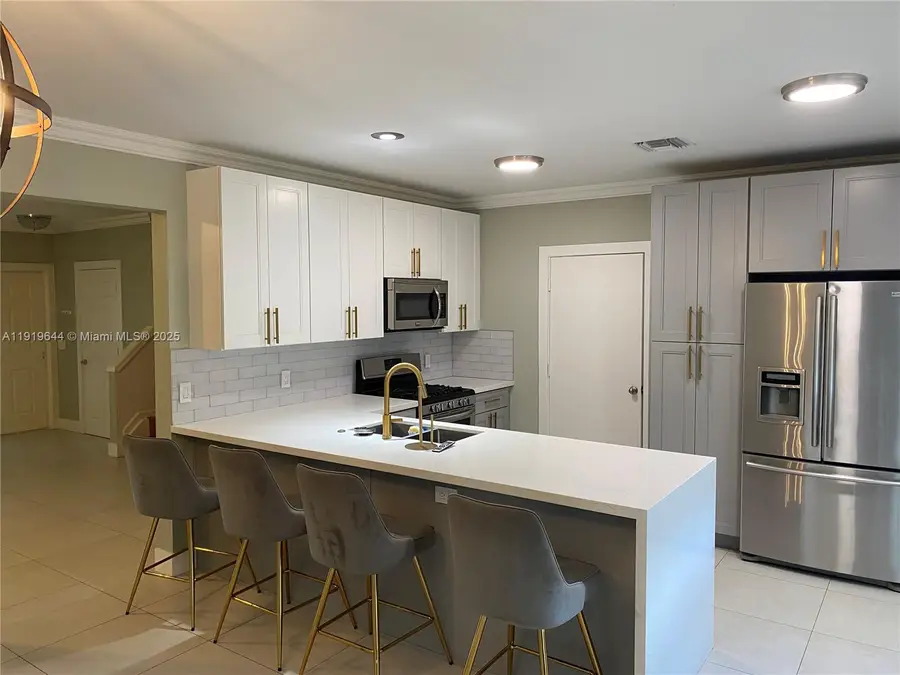 10931 Jewel Box Ln, Tamarac, FL 33321 - Image #3