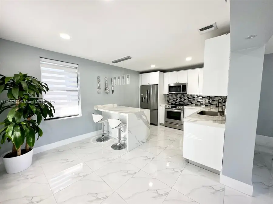 460 NE 169th St, North Miami Beach, FL 33162 - Image #2