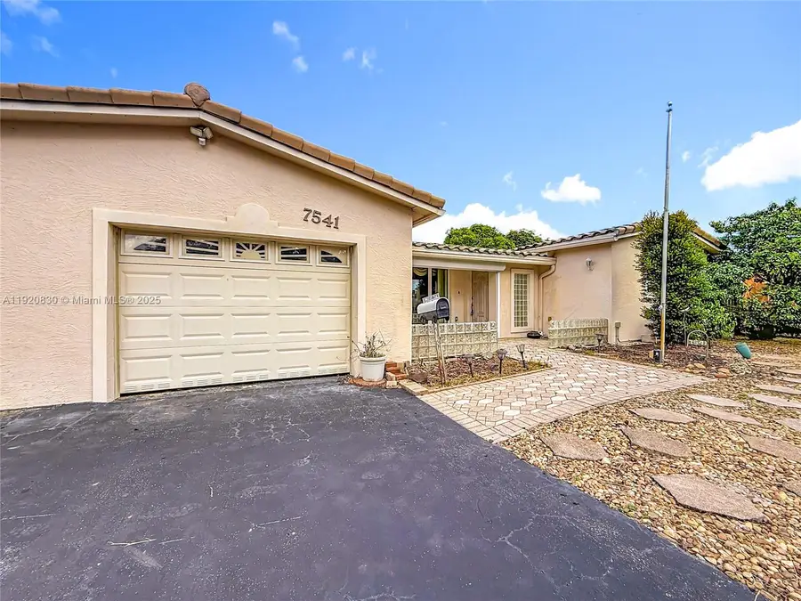 7541 Embassy Blvd, Miramar, FL 33023 - Image #2