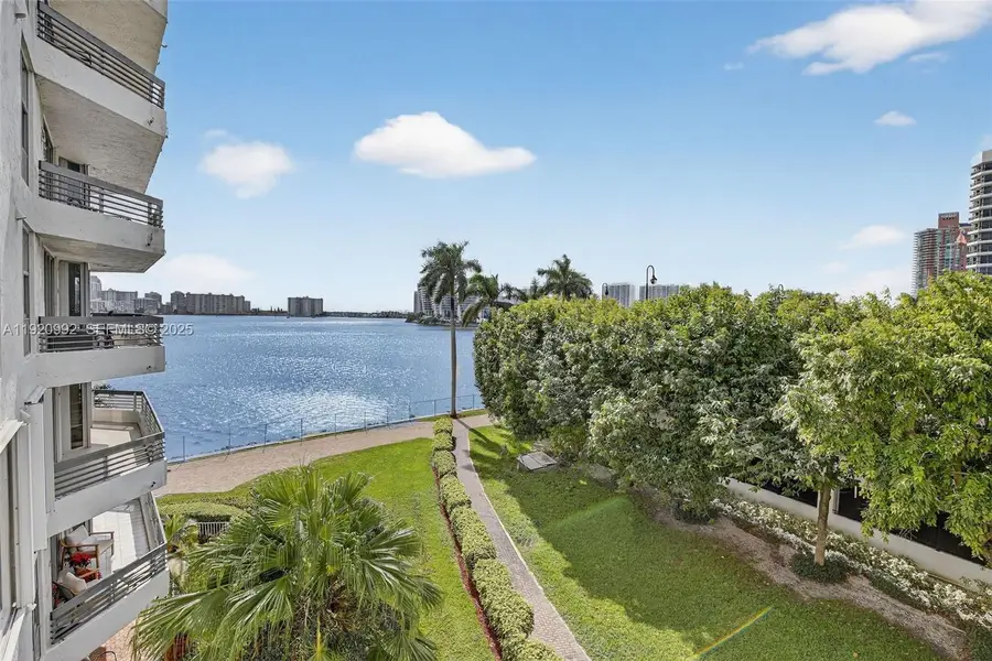 19101 NE Mystic Pointe Dr #402, Aventura, FL 33180 - Image #2