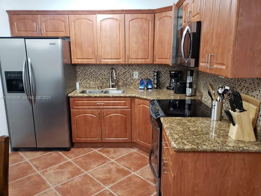 635 SW 64th Ct, Miami, FL 33144 - Image #2