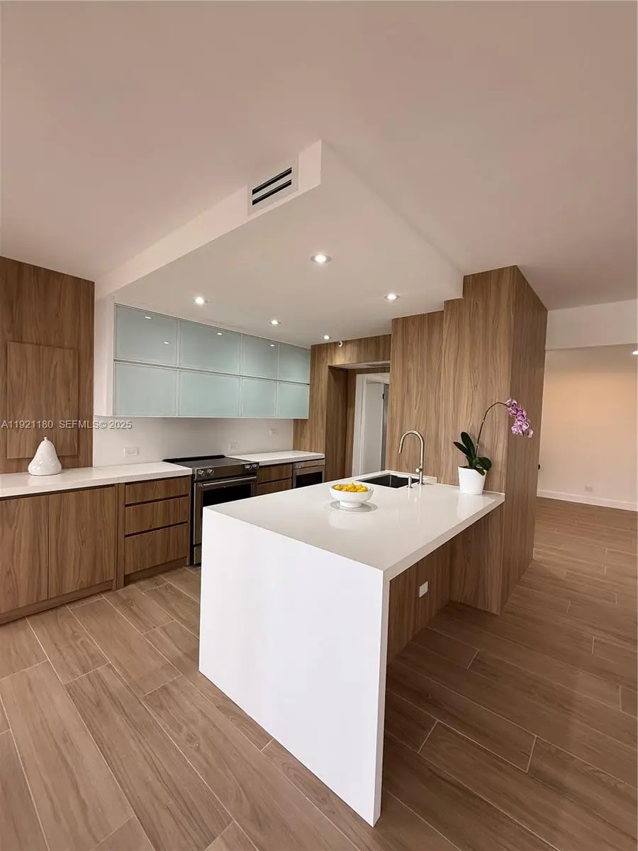 20191 E Country Club Dr #504, Aventura, FL 33180 - Image #1