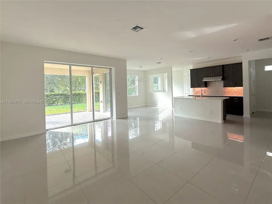 4352 Large Leaf Ln, Hollywood, FL 33021 - Image #3