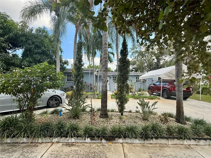 8070 NW 176th St, Hialeah, FL 33015 - Image #2