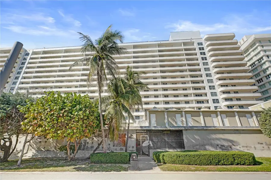 5555 Collins Avenue #3C, Miami Beach, FL 33140 - Image #3