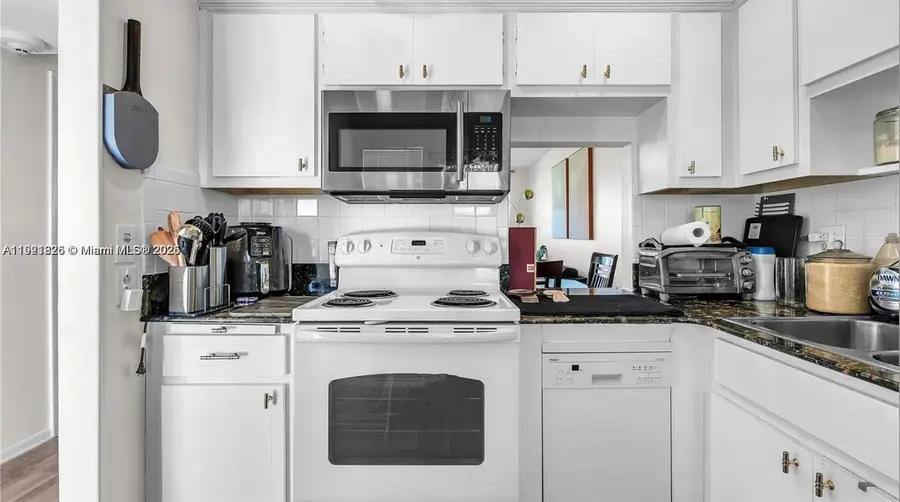 2223 Park Ln #207, Hollywood, FL 33021 - Image #3