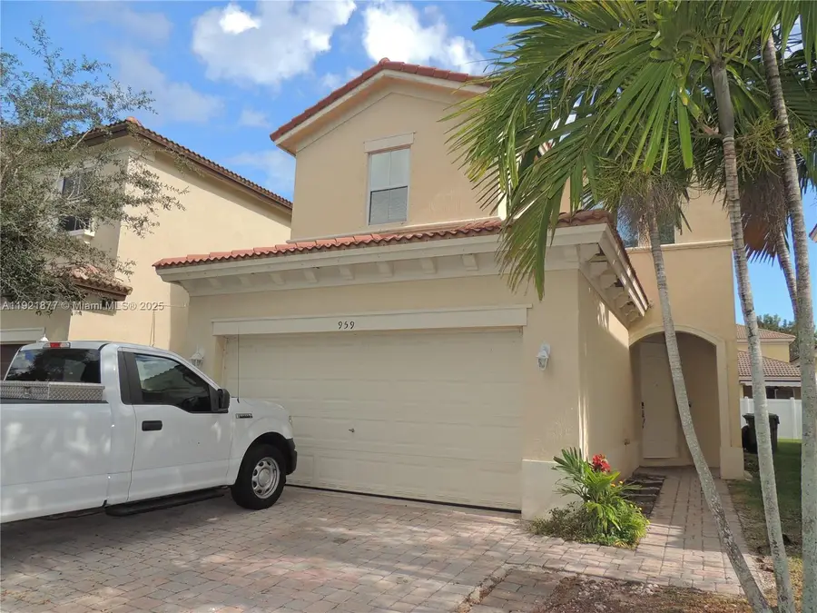959 NE 37th Ave, Homestead, FL 33033 - Image #2