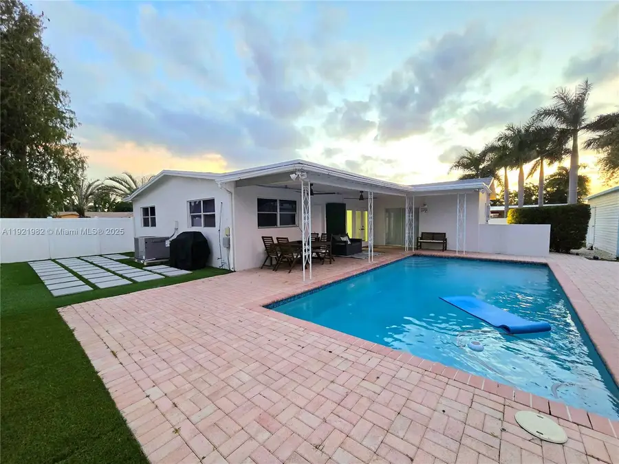 6571 Park St, Hollywood, FL 33024 - Image #2