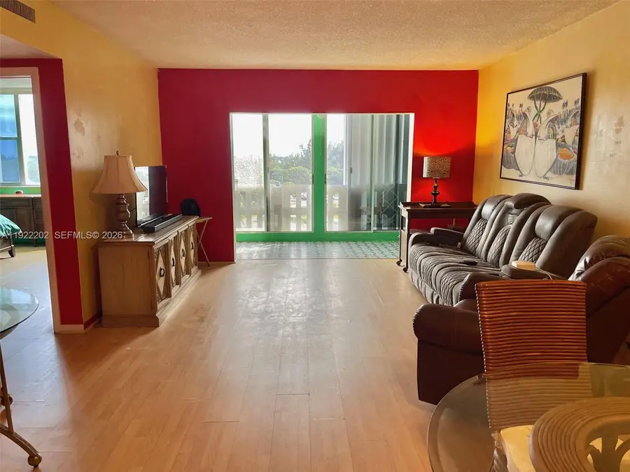 4001 Hillcrest Dr #609, Hollywood, FL 33021 - Image #2