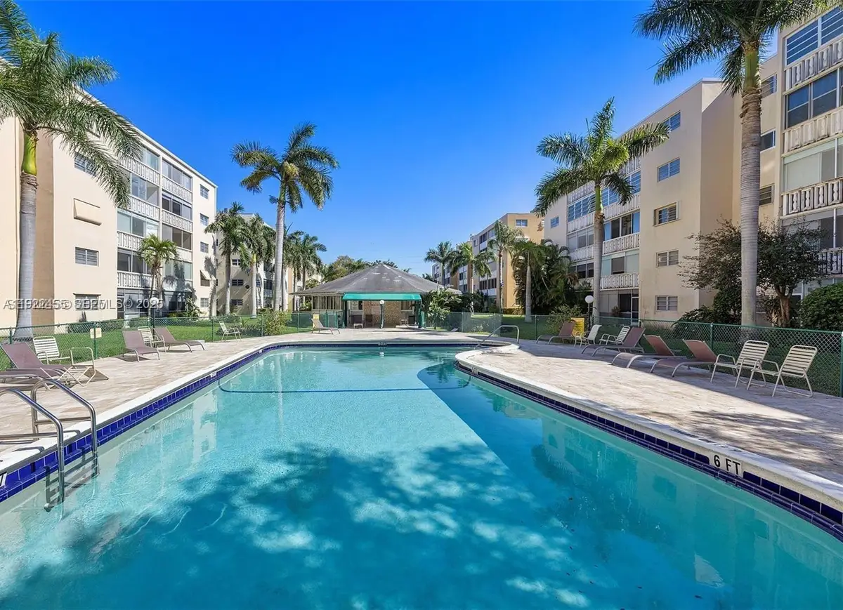 233 NE 14th Ave #402, Hallandale Beach, FL 33009 - Image #1