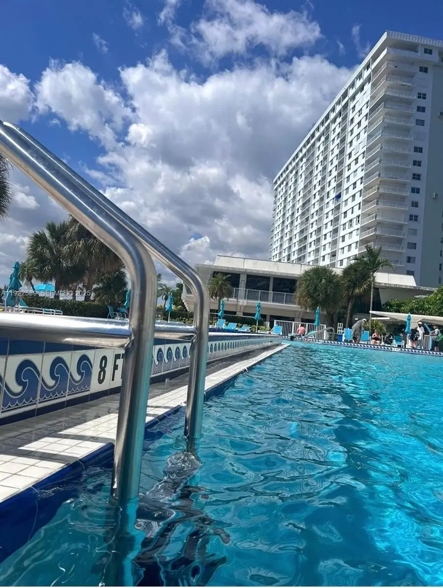 300 Bayview Dr #201, Sunny Isles Beach, FL 33160 - Image #3