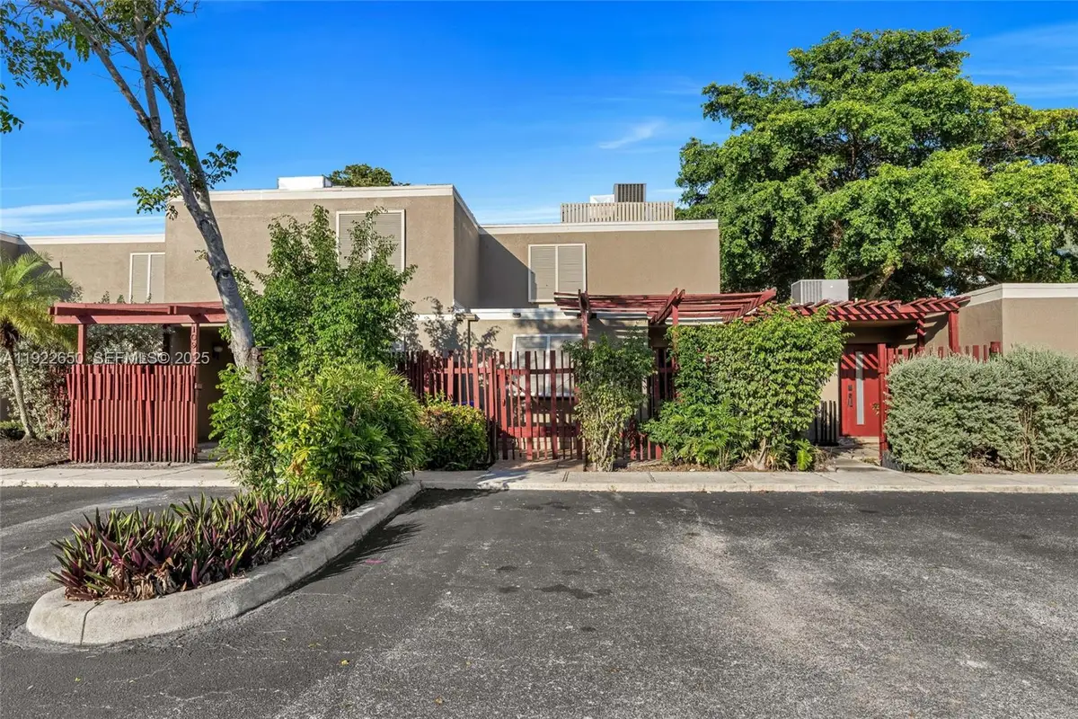 10911 Cedar Ln, Pembroke Pines, FL 33026 - Image #1