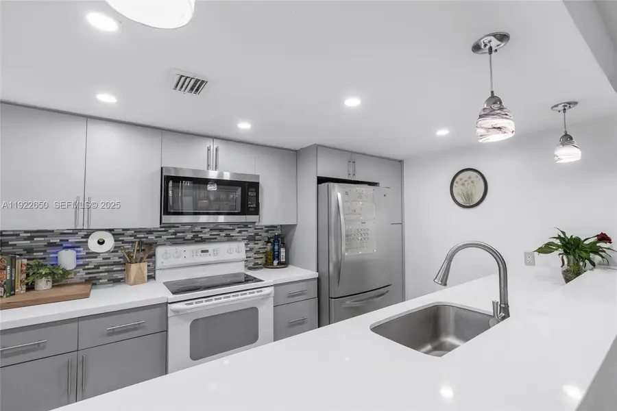 10911 Cedar Ln, Pembroke Pines, FL 33026 - Image #2